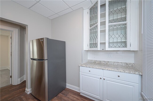 Photo - 2148 Main St