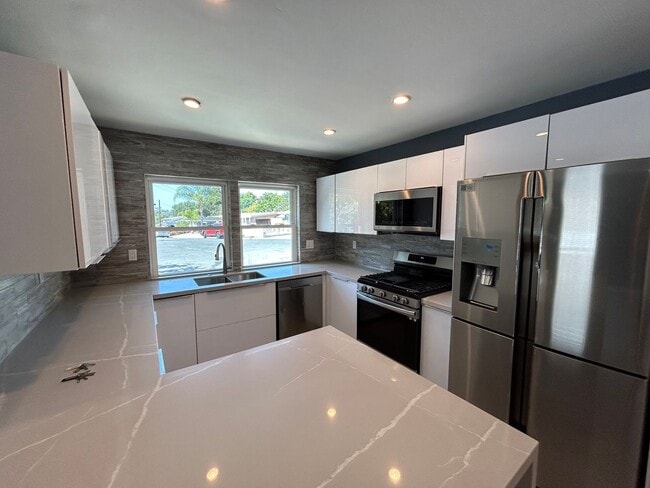 Photo - Newly Renovated 4 bed house!