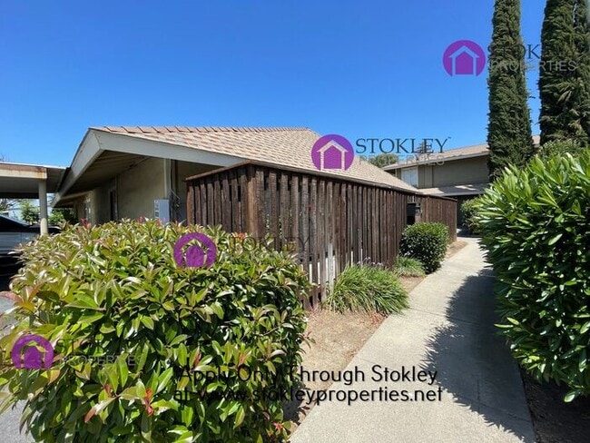 Building Photo - 2085 Olivera Rd Unit Apartment B