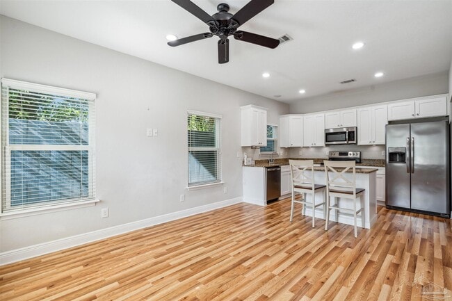 Photo - 912 N 8th Ave