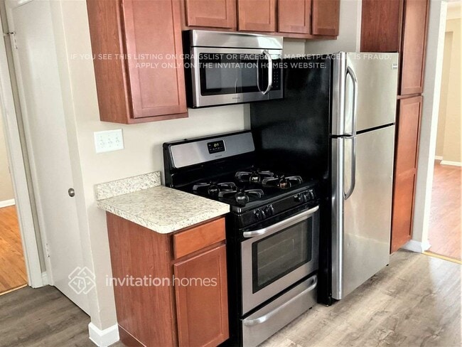 Photo - 875 Iroquois Ave