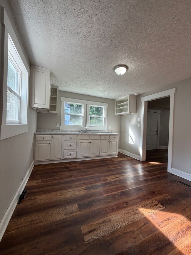 Photo - 3 Bedroom in Frankfort!