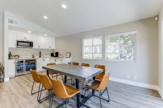 Gladstone Ridge Apartments