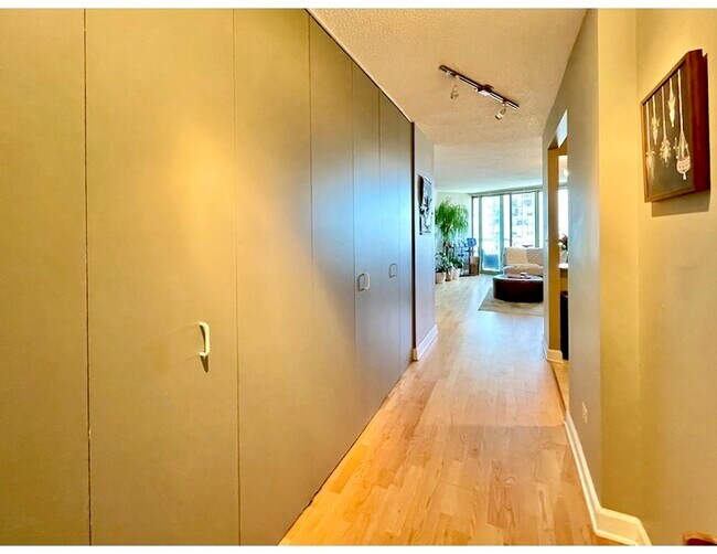 Photo - 111 W Maple St Unit 1605