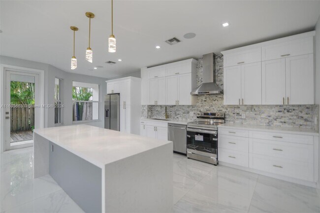 Photo - 1610 NE 1st St