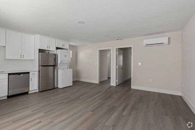2BR, 2BA - 725SF - Living Room