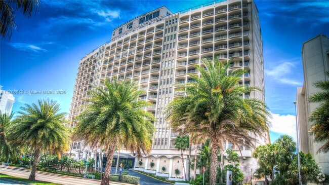 Building Photo - 5401 Collins Ave Unit 1011 Rental