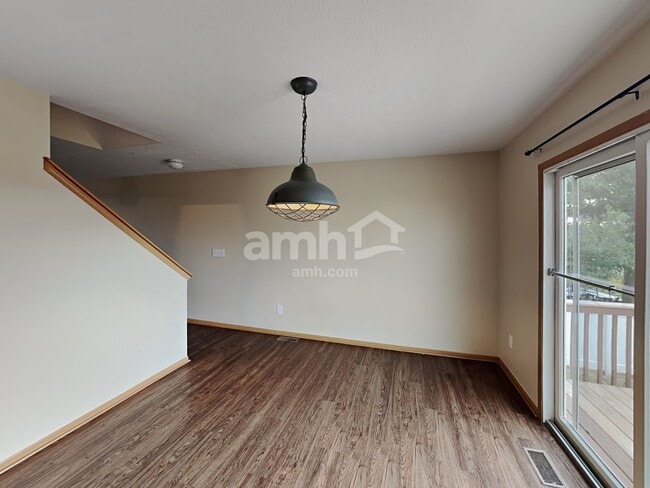 Photo - 69 Hutchison St