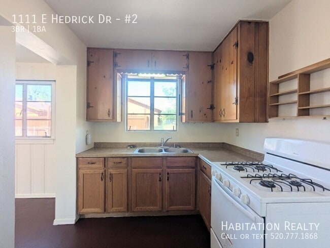 Building Photo - 1111 E Hedrick Dr Unit #2