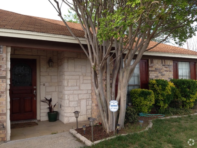 Building Photo - 6425 Kary Lynn Dr N Rental