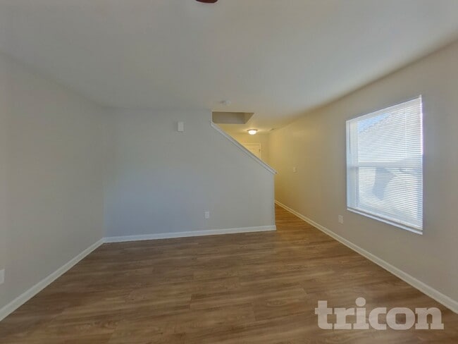 Photo - 5819 Hewitt Dr