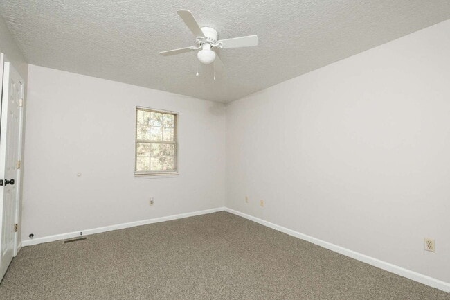 Photo - Beautifully Updated 2 Bedroom, 1 Bath Town... Apartamento