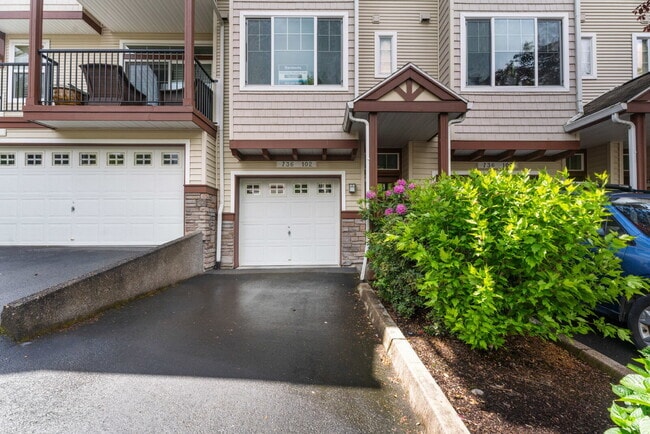 Building Photo - Spacious 3-Level Townhome for Rent in Prim... Unit Apt 102