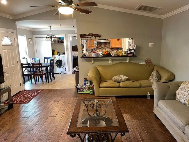 Photo - 605 Luther Dr Unit B