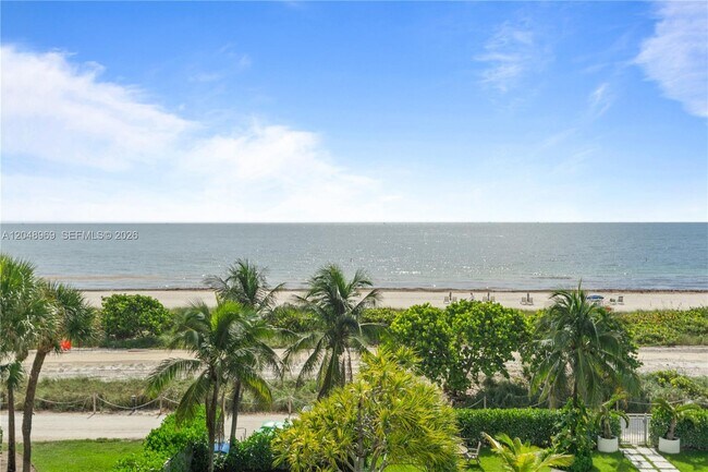 9511 Collins Ave Unidad 403