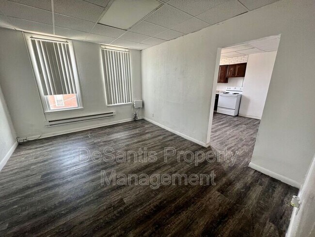 Photo - 503 Kenmawr Ave Unit B