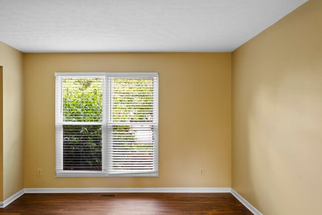 Photo - 1637 Cantebury Ln