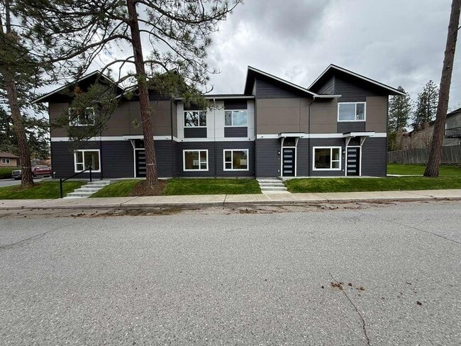 Building Photo - 3925 E 32nd Ave Unit 4