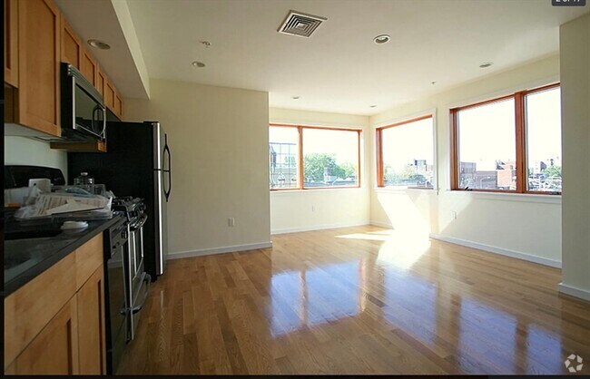 Building Photo - 2 Beech St Unit 204 Rental