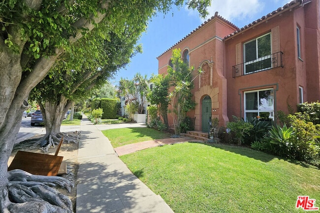 Building Photo - 1152 S Hayworth Ave Rental