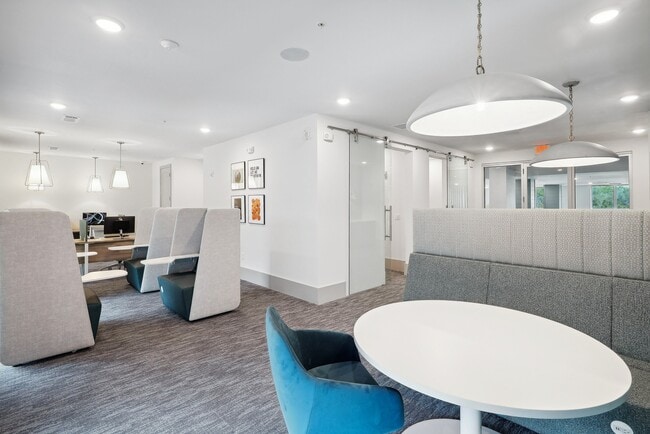 Cyber Lounge - Solay Horizon West