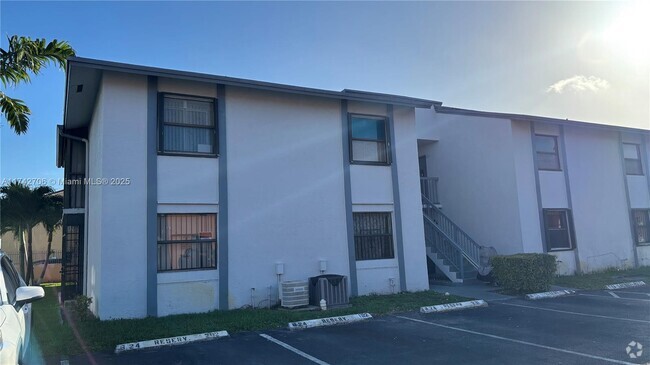 Building Photo - 2750 W 63rd Pl Unit 11-24 Rental