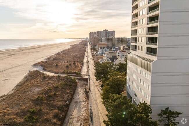 Building Photo - 3851 Boardwalk Unit 1805 Rental