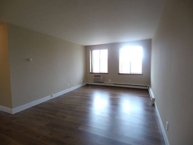 Photo - Oakland Manor Apartments