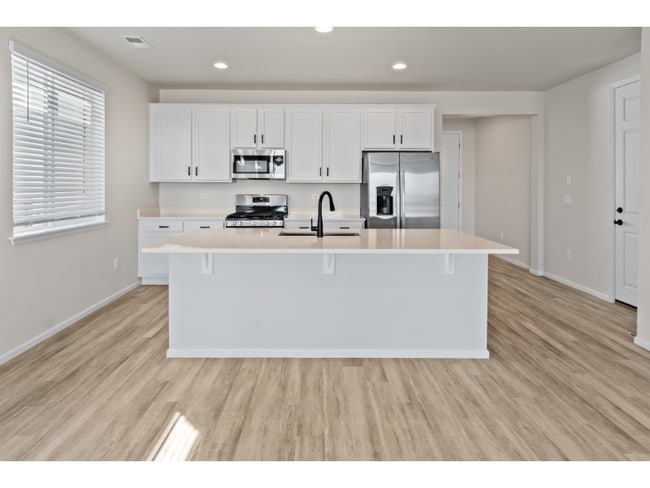 Photo - 983 Rustling St