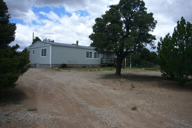 Building Photo - 3 Bedroom 2 Bathroom House in Outer Cedar City