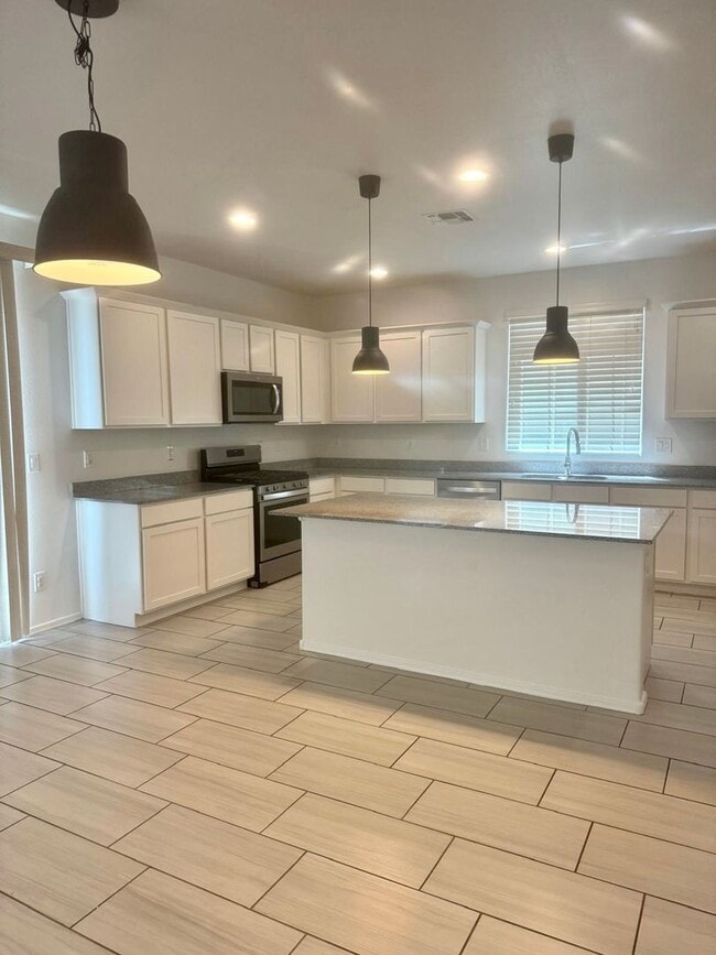 Photo - Exquisite 4 bd/2.5 bath home in Albany Village