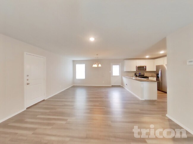 Photo - 102 Elizondo Way