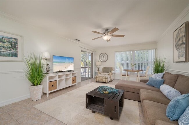 Photo - 3360 S Osprey Ave Unidad 205B