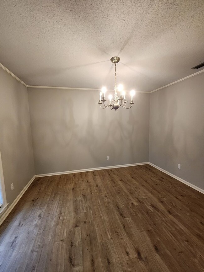 Photo - Spacious & Inviting 4-Bedroom Brick Home with Fenced Backyard in Valdosta!