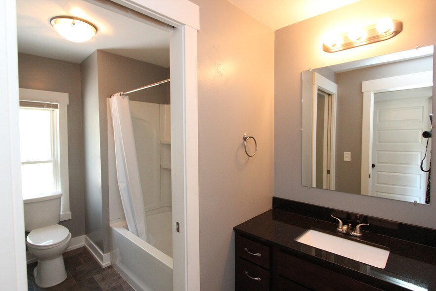 716 Henry Ave Se Al For In Grand Rapids Mi Com 716 Henry Ave Se Grand Rapids Mi 49503