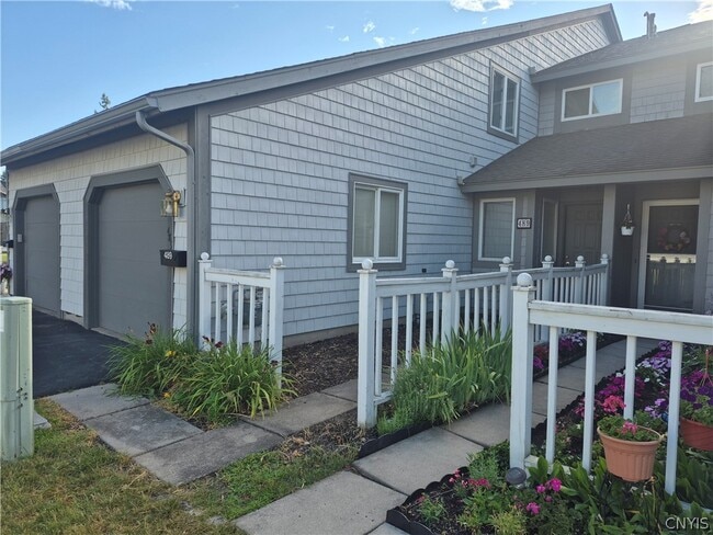 Building Photo - 489 Summerhaven Dr N