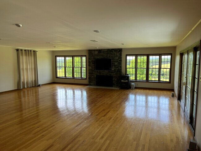 Photo - 1281 Stony Hill Rd