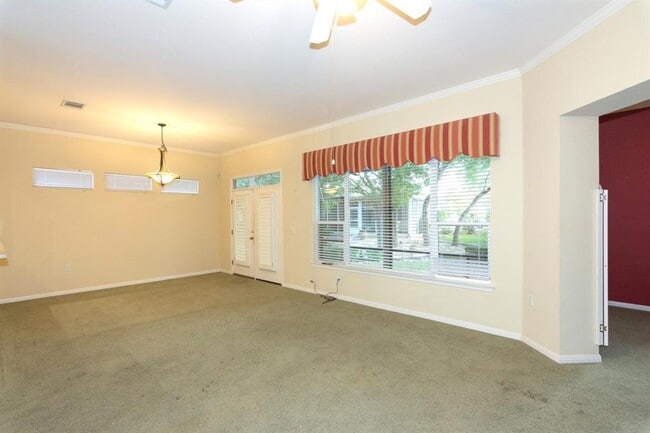 102 Harness Ln