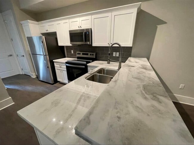 Building Photo - 2727 Houston Ave Unit 307