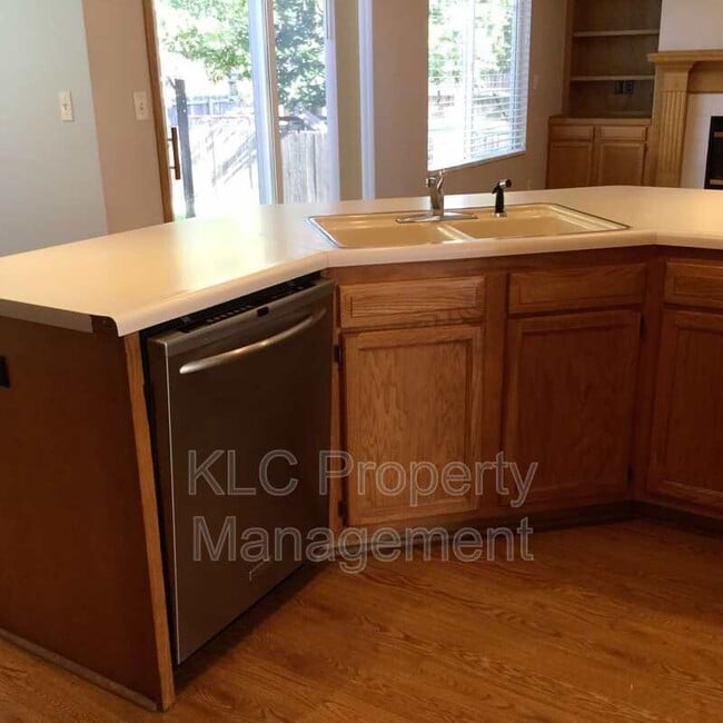 Photo - 1914 NW School St