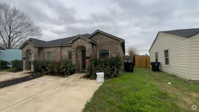 Building Photo - 5334 Pershing St Unit A Rental