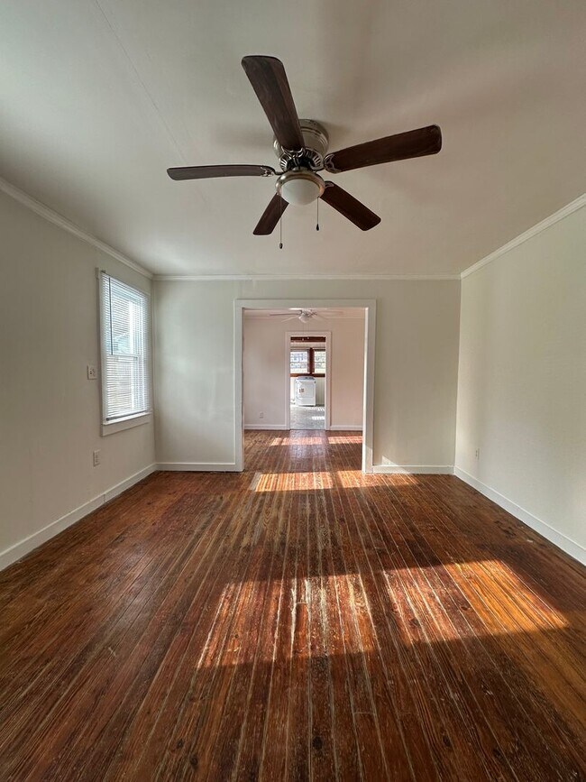 Photo - In town - 3 Bedroom, 1 bathroom house move-in ready