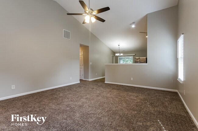 Photo - 1016 Central Park Blvd W