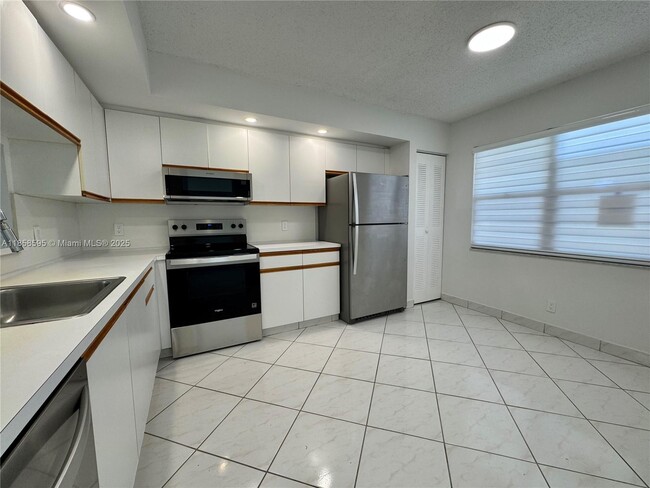 Building Photo - 1151 SW 128th Terrace Unit 304D Rental