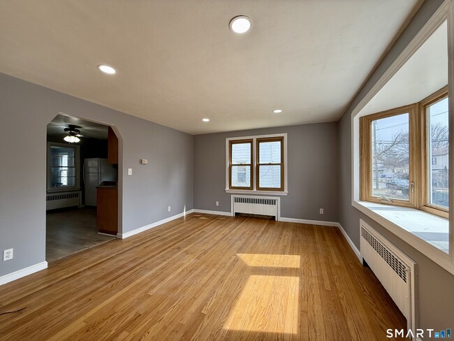 Building Photo - 37 Alexander Ave Unit 1