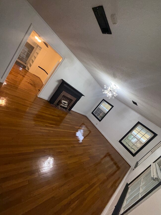 Photo - 951 Mc Allister St