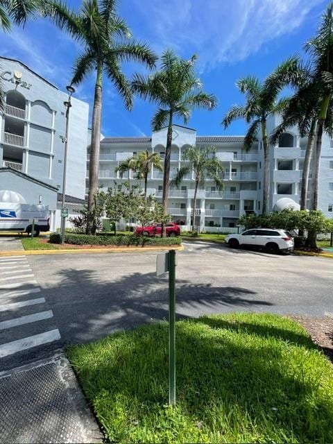 Building Photo - 10700 NW 66th St Unit 302