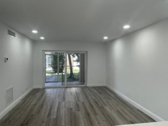 Photo - 630 NW 13th St Unit 18