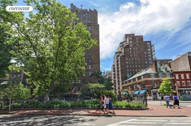 Photo - 163 W 10th St