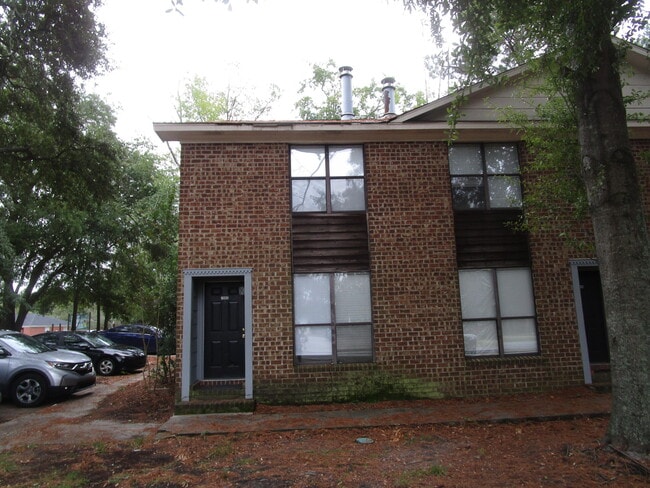 Building Photo - 1940 Gion St